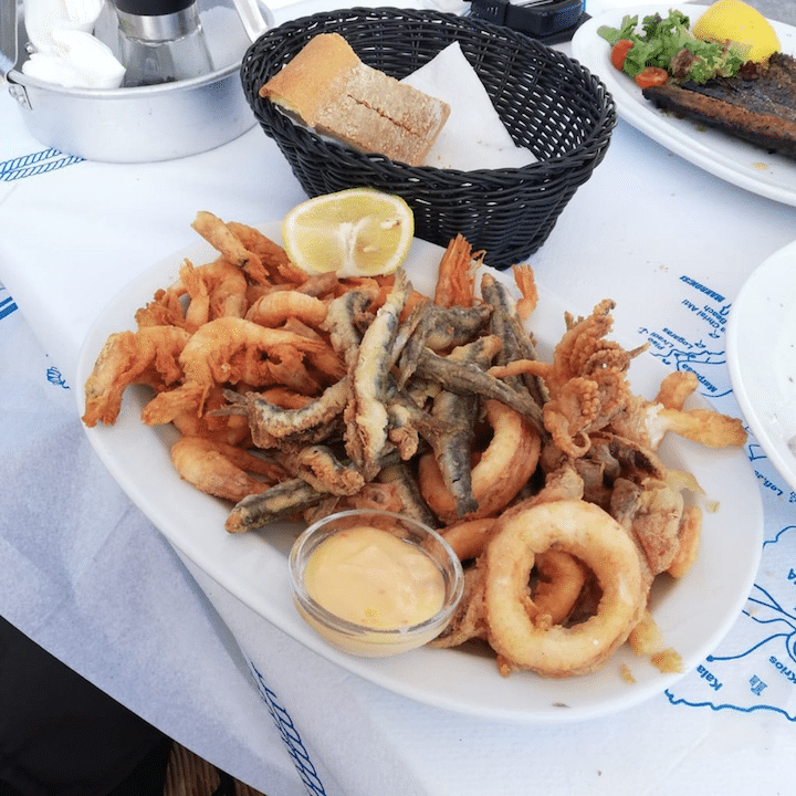 travel guide greek islands paros eat markakis taverna